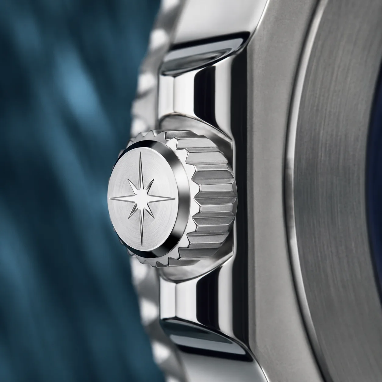 The star-engraved crown of the Éclat, up close